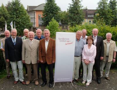 11.08.2009, Gründung der Senioren-Union Wickede (Ruhr), im Bild: der neue Vorstand und Gratulanten