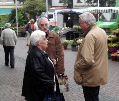 24.09.2009, Info-Stand am Marktplatz mit Bernhard Schulte-Drüggelte MdB