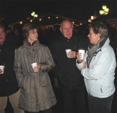 28.11.2009, Fraktionsmitglieder auf dem Wickeder Weihnachtsmarkt
