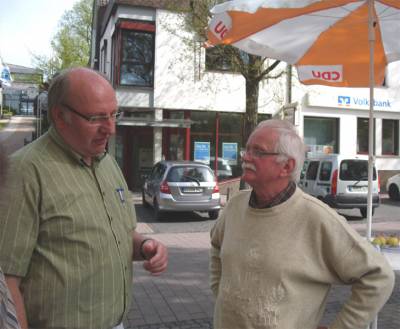 29.04.2010 Info.-Stand am Marktplatz mit Eckhard Uhlenberg MdL