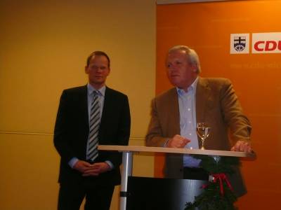 08.12.2010, Jahreshauptversammlung der CDU Wickede (Ruhr)- Dr. Martin Michalzik und Bernhard Schulte-Drüggelte (v.l.)
