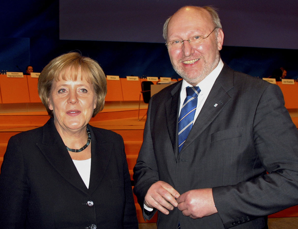 Angela Merkel und Manfred Burs beim Bundesparteitag