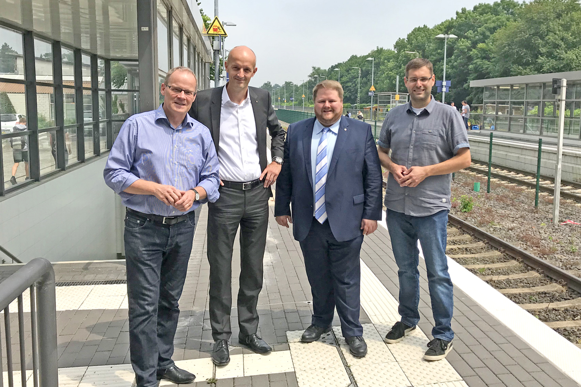Bereits 2018 fr den Wickeder Bahnhof eingesetzt: Heinrich Frieling MdL vermittelte ein Treffen mit dem DB-Bahnhofsmanagement, um die Sauberkeit, Sicherheit und damalige Problematik der nicht abgeschlossenen Bauarbeiten zu thematisieren.